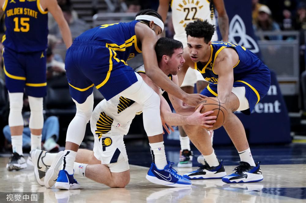 在压力下的 在压力下的